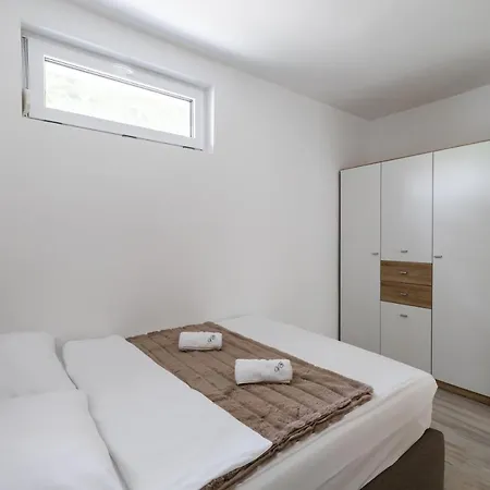 Apartment Emina *